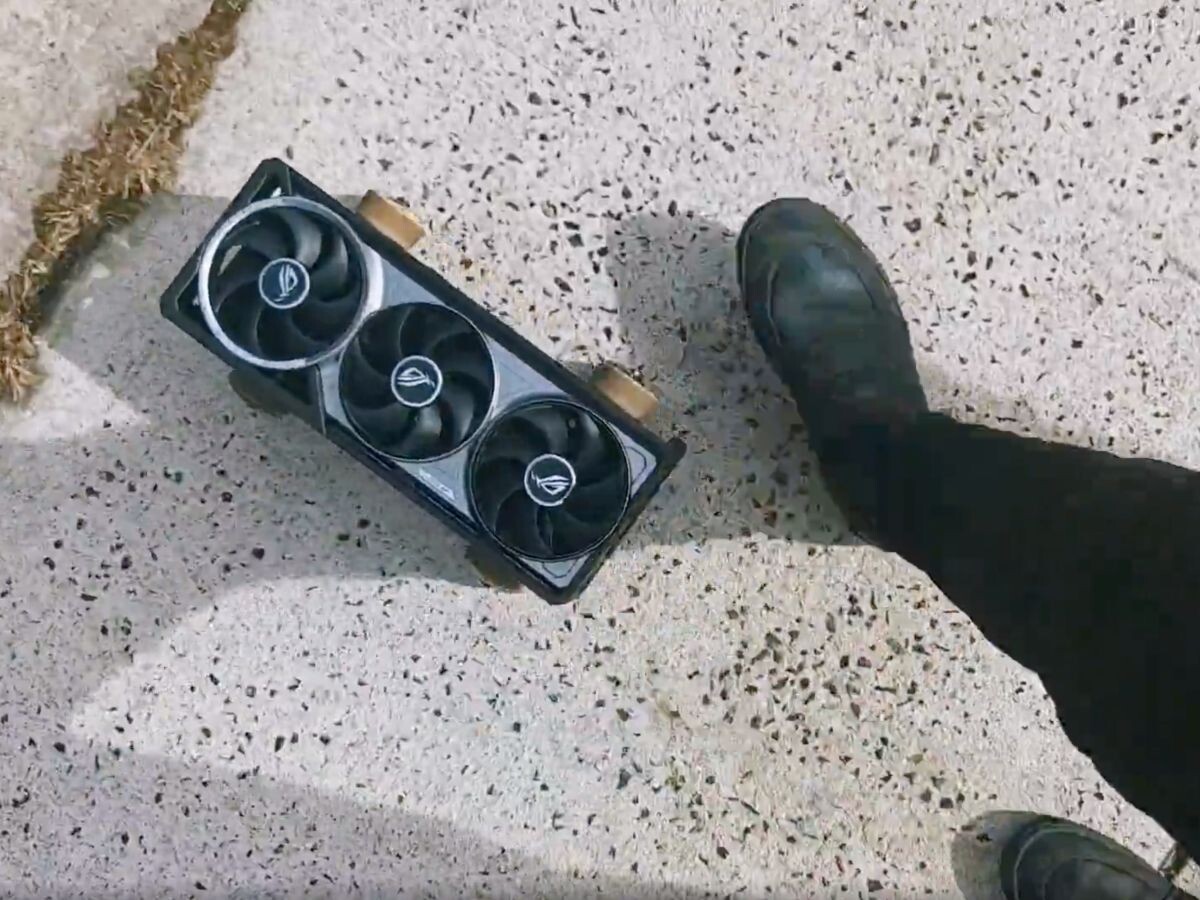    Видеокарту NVIDIA GeForce RTX 5080 превратили в скейтборд