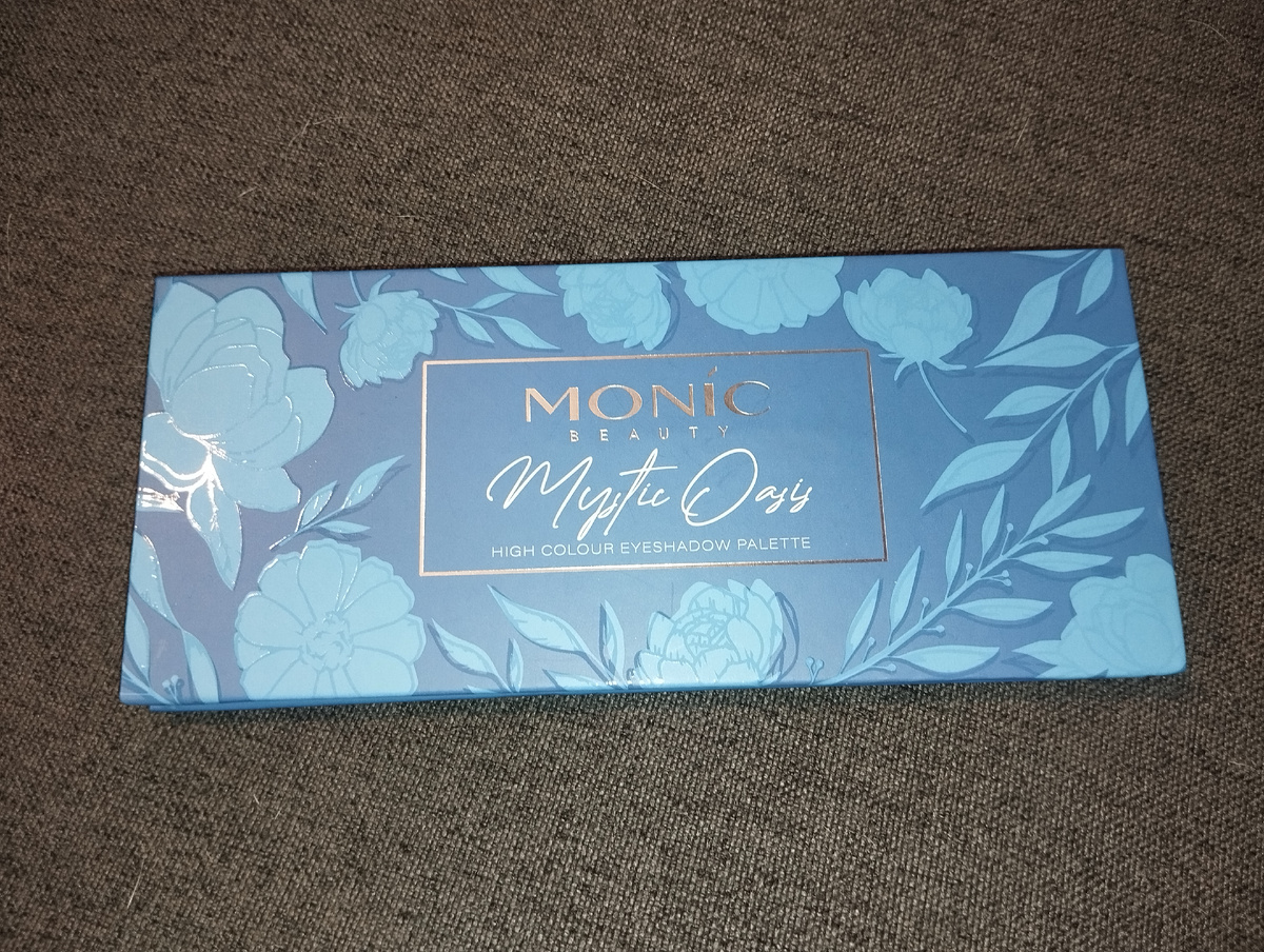 Палетка Monic Beauty Mystic Oasis стоимостью 440 рублей. 