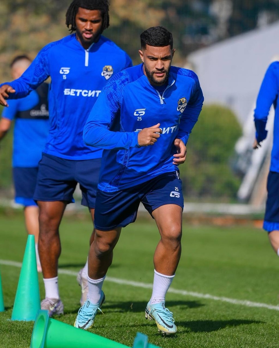    "Барсы" готовятся к матчу. Фото: пресс-служба ФК "Сочи"