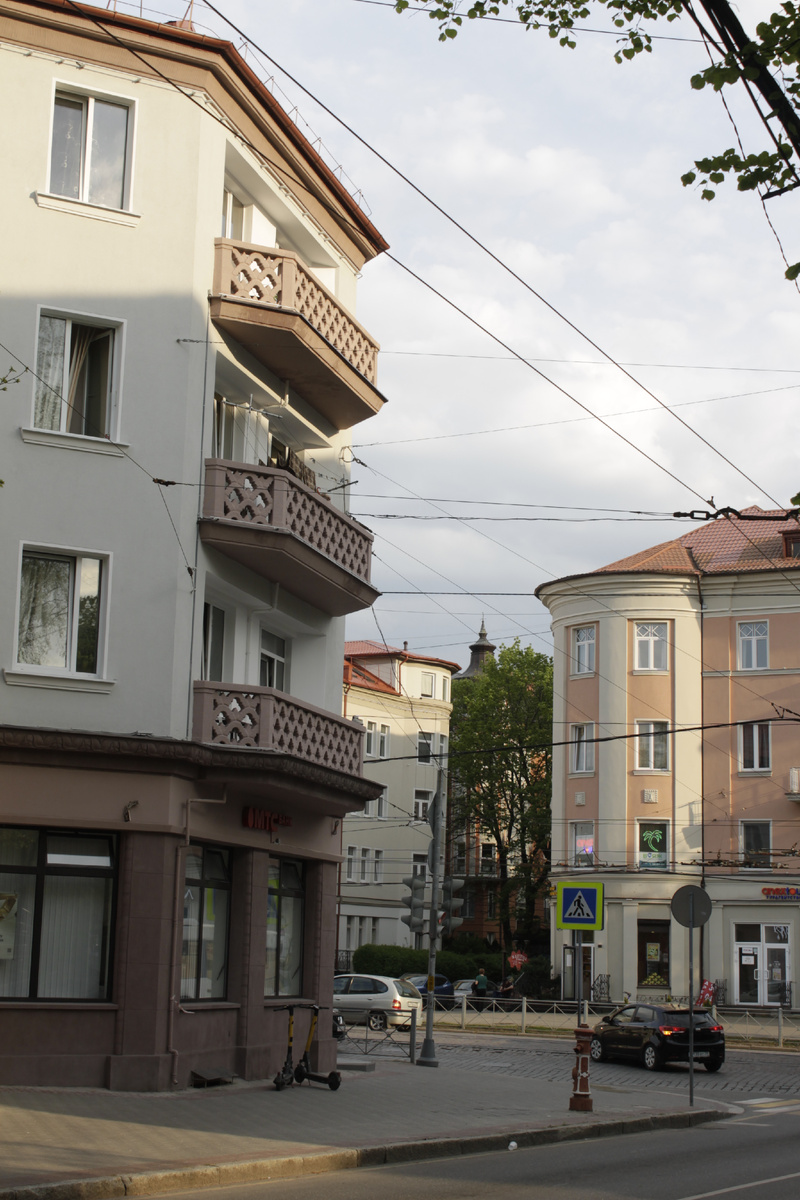 Начало пути: пересечение с проспектом Мира - бывшей Хуфеналлеи.