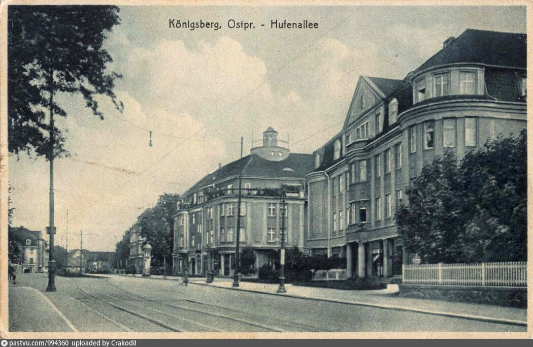Hufenallee 1920–1930/ Перекрёсток Хуфеналлеи и Луизеналлеи. Справа штакетник парка Луизенваль. Источник: https://www.etoretro.ru/pic102156.htm