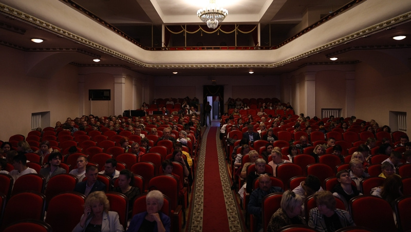    Зрительный зал Фото: ИА «Победа26»