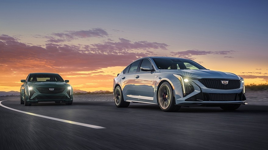    На фото: Cadillac CT5-V и CT5-V Blackwing