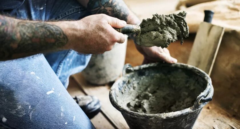    Заделайте трещины в отмостке навсегда: просто добавьте одну вещь в цемент и получите мощный герметик