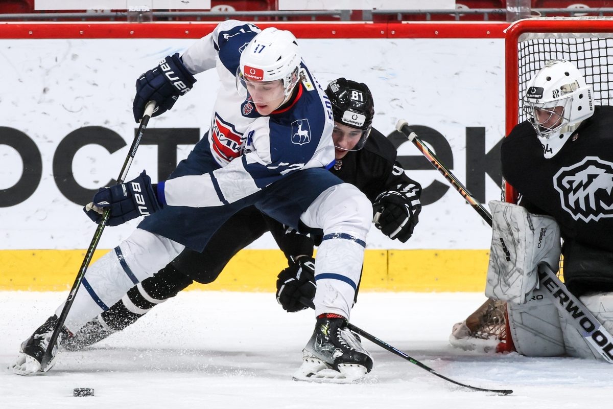    Габариты Льва Сальникова – 198 сантиметров, 101 килограмм – помогают ему разбираться с соперниками на чужом пятачке