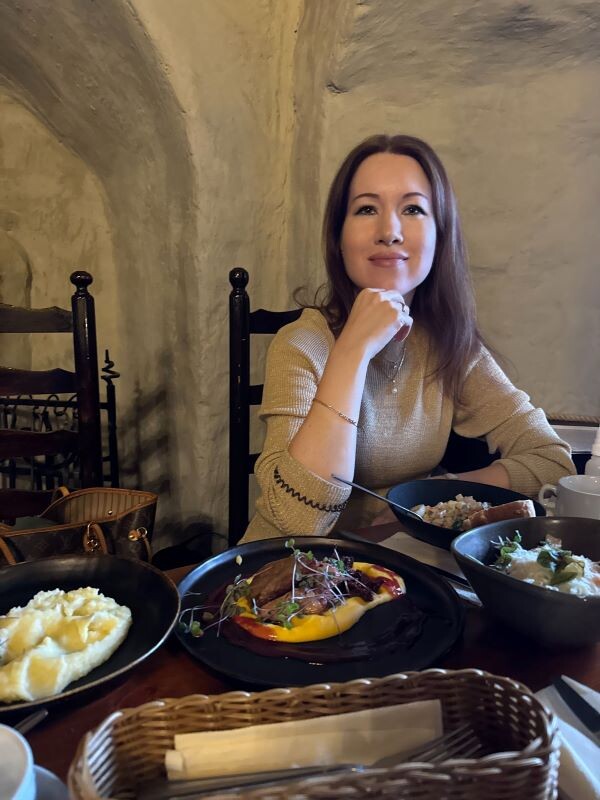 Автор уже в ресторане "Круглая башня")