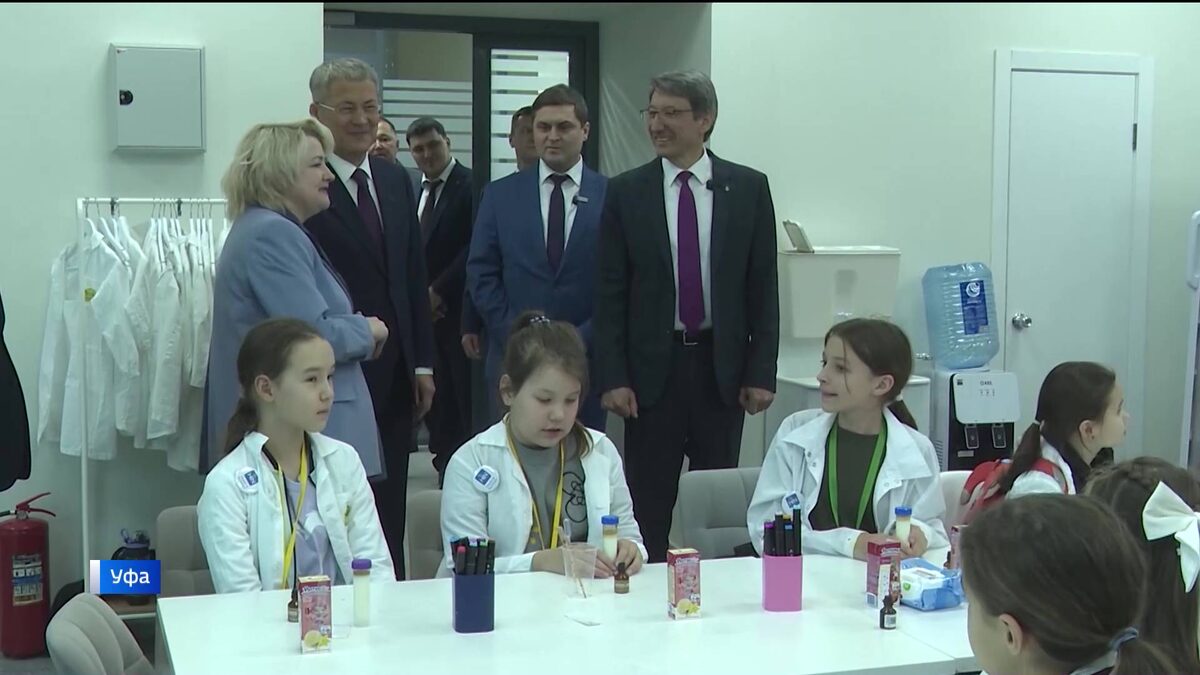    ​В Уфе Радий Хабиров посетил образовательную площадку «Город профессий АПК»