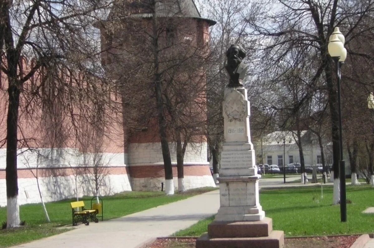    Не чужой нам человек.