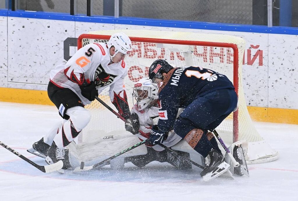    ХК «Южный Урал» проиграл «Омским Крыльям» на своем льду со счетом 1:2