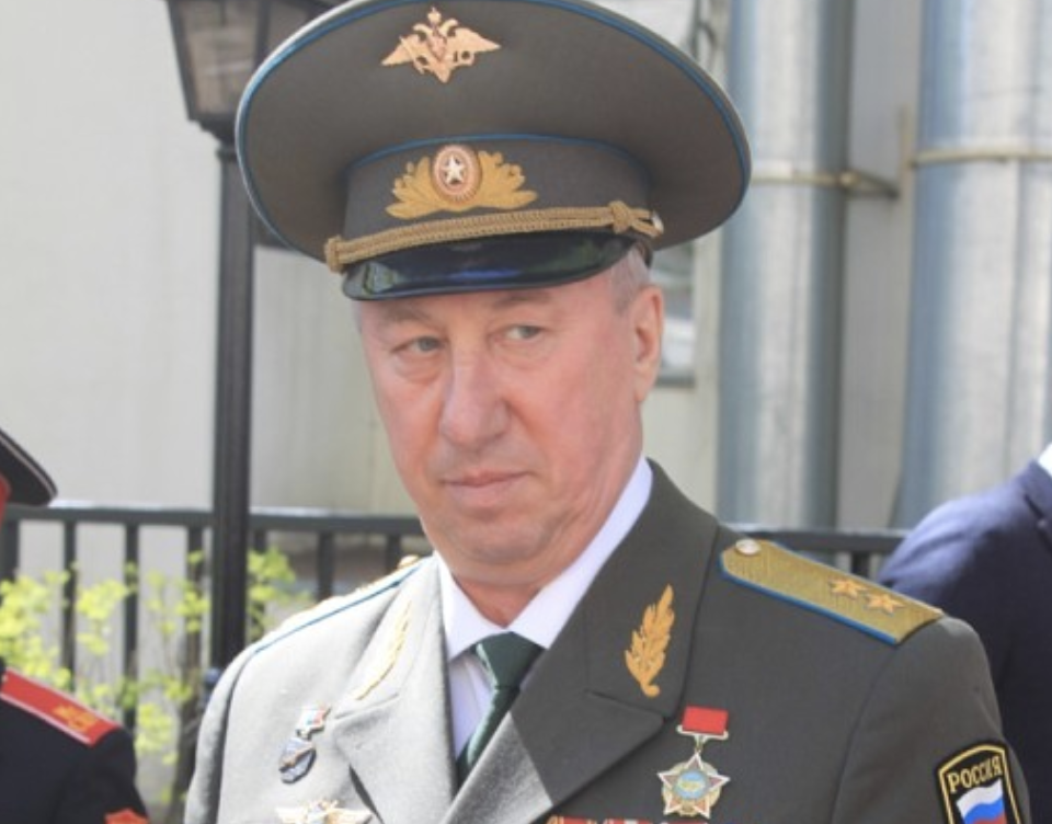     Генерал-лейтенант в отставке, заслуженный военный лётчик РФ Анатолий Сурцуков / CC BY-SA 4.0