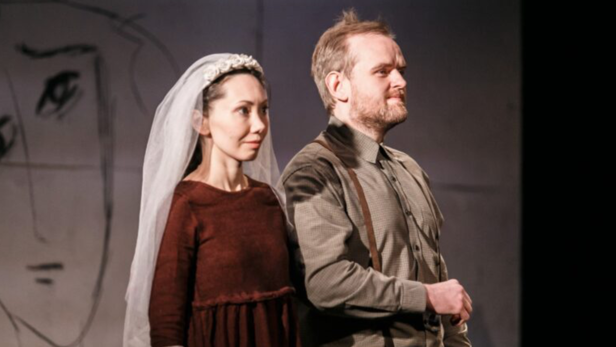 Сцена из спектакля "Кроткая" (Независимое театральное объединение "Комната 4")