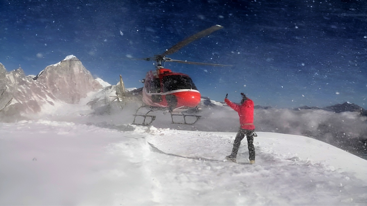 Вертолет приземляется недалеко от Манаслу. Фото: Karma Sherpa