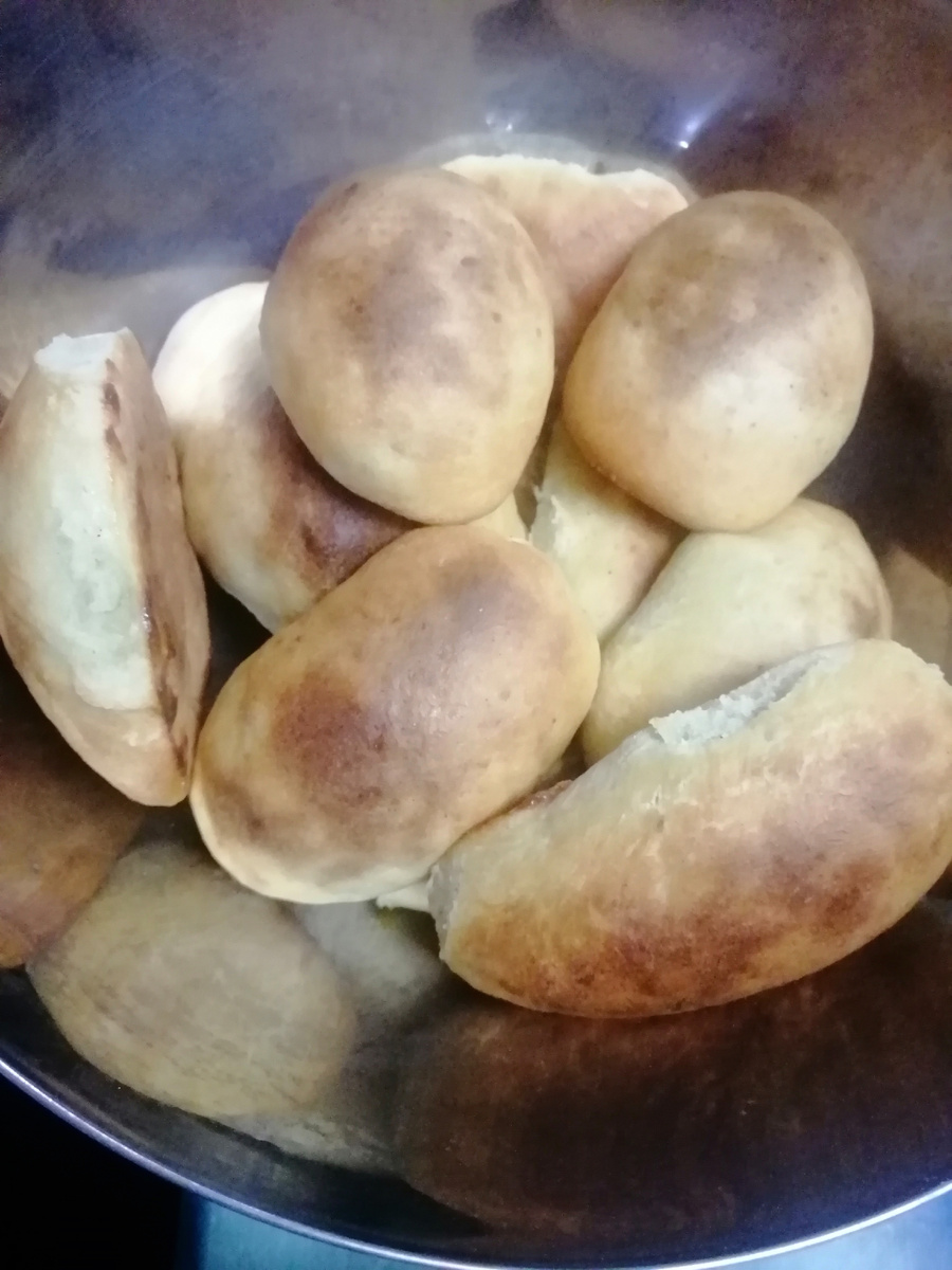 Пирожки с луком и яйцом.