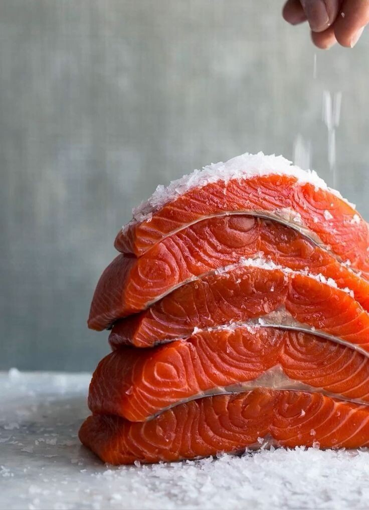 Рыба домашней засолки хороша тем, что в ней нет ни красителей, ни консервантов, которые могут быть аллергенами.