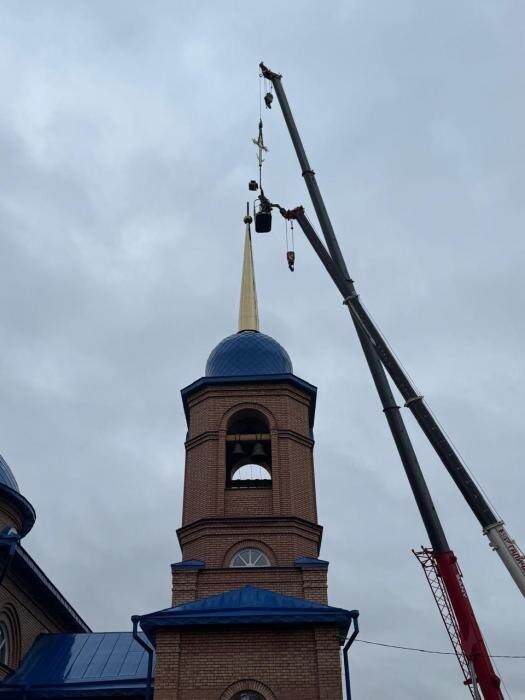 На строящийся в Великих Луках храм Успения Пресвятой Богородицы установили крест
Фото: пресс-служба администрации Великих Лук