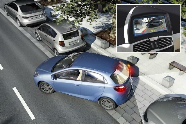 С парктроником задним ходом ездить легче