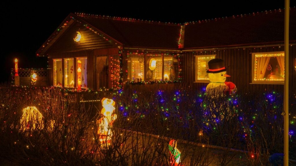 Новогодняя подсветка дома