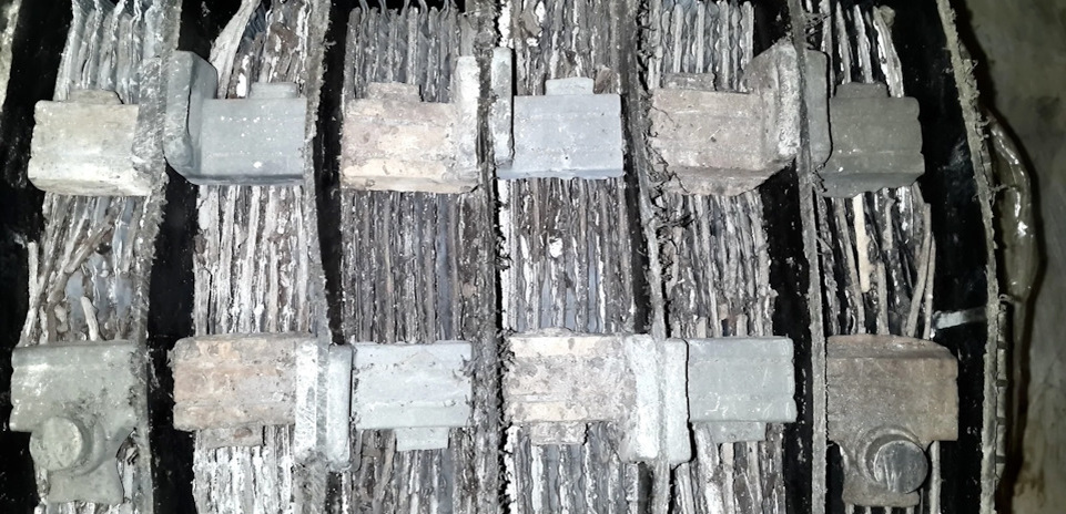  Вот что происходит с пластинами АКБ при постоянном недозаряде. Этот процесс необратим!