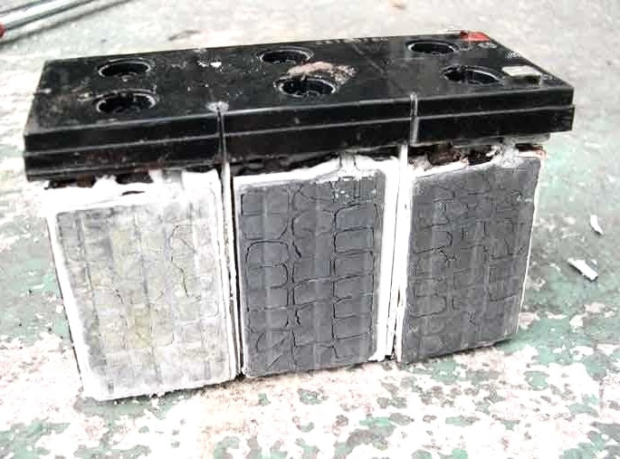  Вот что происходит с пластинами АКБ при постоянном недозаряде. Этот процесс необратим!