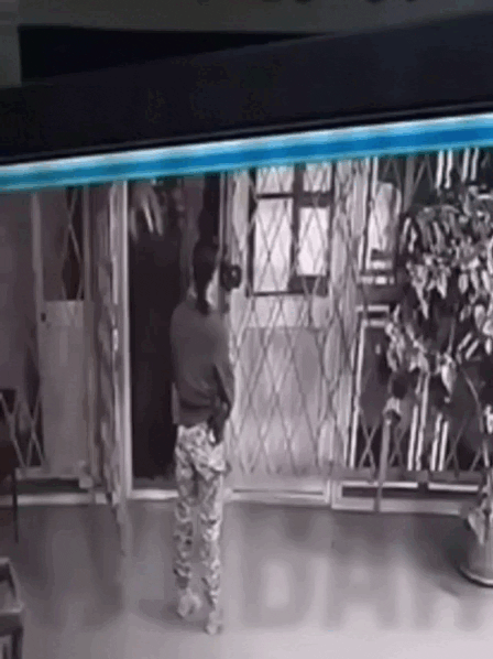    Кадры с камеры наблюдения в николаевском ТЦК