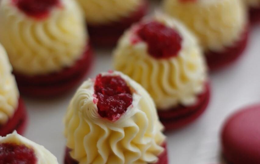 Начинка для макарон, которая идеально сочетает в себе сливочную нежность йогурта и яркую кислинку граната от Кузнецовой Кристины