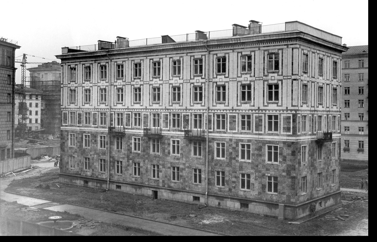 ул. Полярников, 10