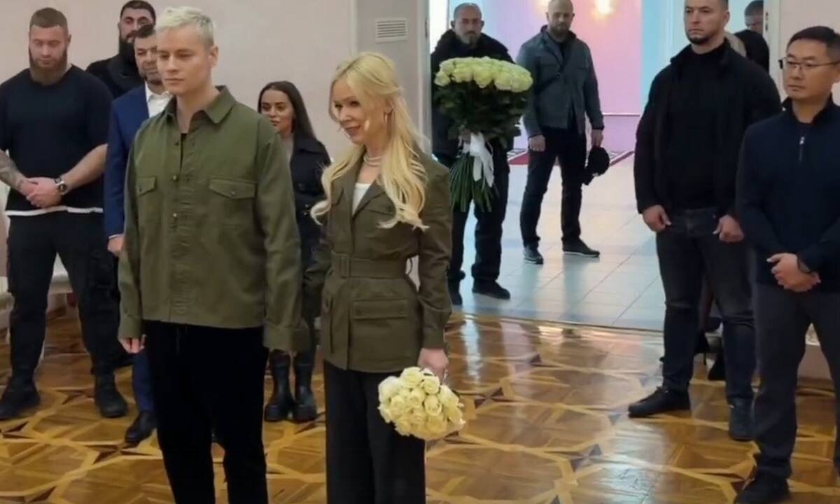 Свадьба. Ну почему Екатерина всегда так изгибается? Как английская s.