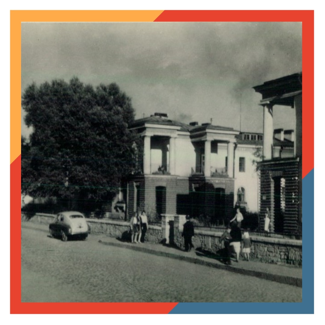 Фотограф: Зиверт Л. Ленинград. Московская улица (Невский район). Местонахождение: СПб ГБУК «Государственный музей истории Санкт-Петербурга». Источник: Государственный каталог Музейного фонда Российской Федерации (goskatalog.ru)