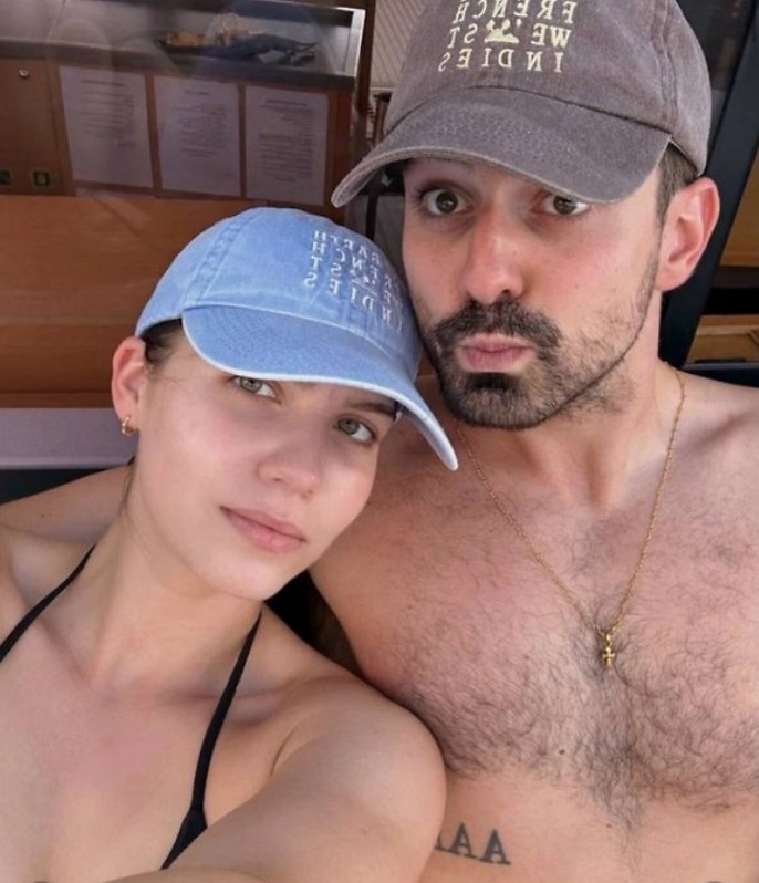    Недавно пара посетила Марокко, где провела несколько недель. До этого Мария праздновала день рождения в узком кругу близких людей. Девушка регулярно радует подписчиков яркими кадрами из поездок, демонстрируя беззаботную жизнь за границей.