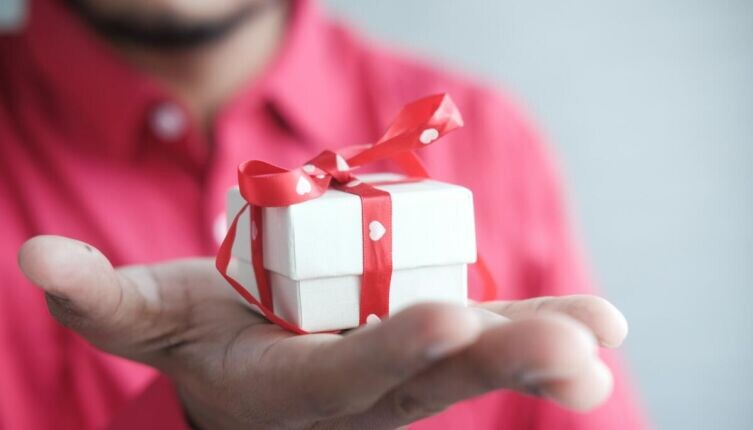    Какие подарки не стоит дарить мужчинам? Фото: Towfiqu barbhuiya on Unsplash
