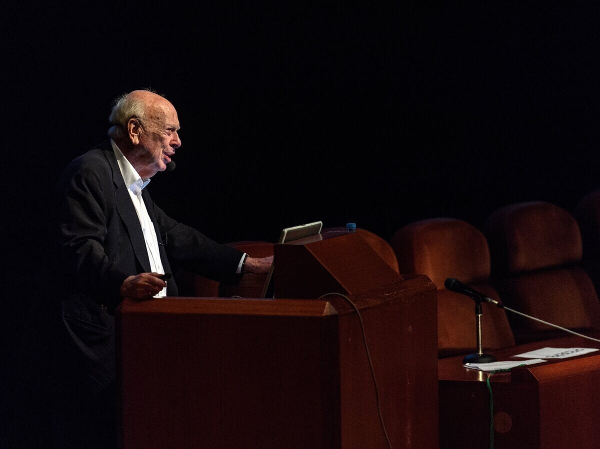    Нобелевский лауреат по физиологии и медицине, первооткрыватель структуры ДНК доктор Джеймс Уотсон во время открытой лекции в Большом зале ИБХ РАН. 14 июля 2017© РИА Новости / Евгения Новоженина