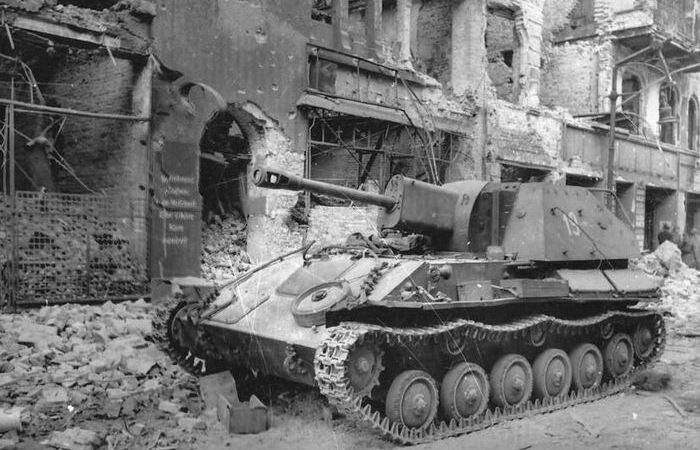 Машину выпускали аж до самого конца войны.