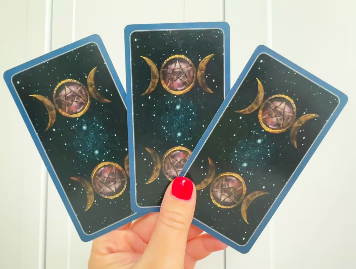 Таролог Маша Эвэнс