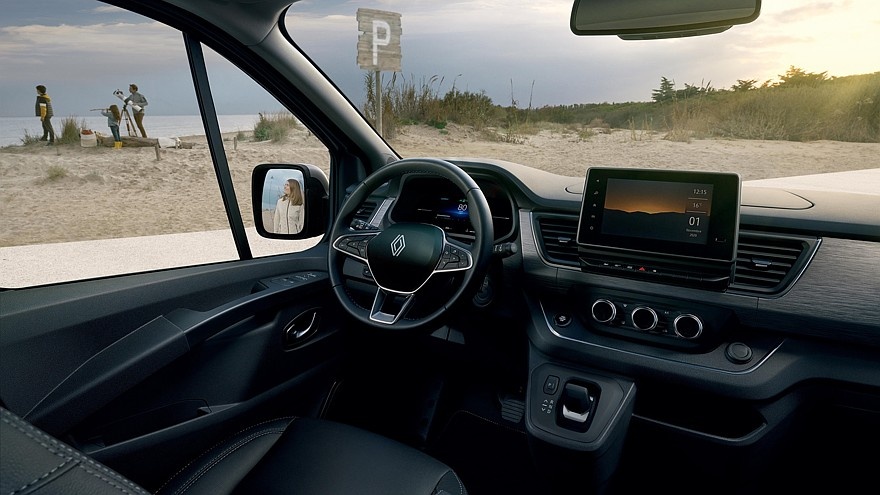    На фото: салон Renault Trafic Escapade