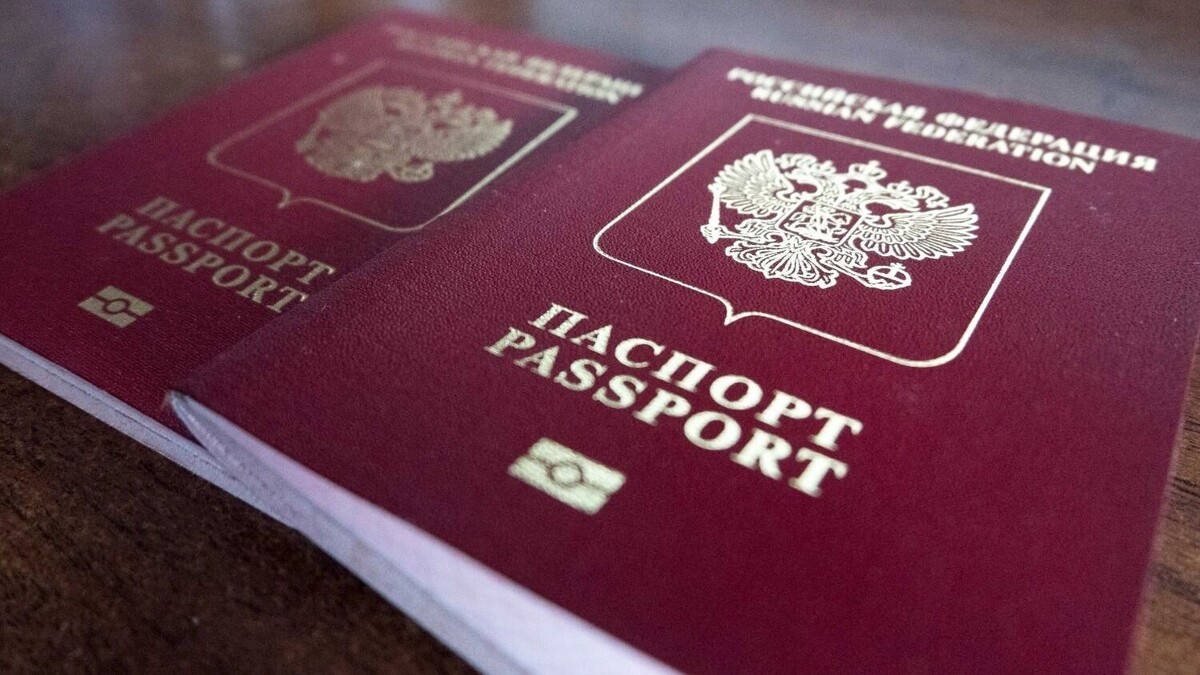 Ранее Евросоюз не стал ужесточать выдачу шенгенских виз россиянам в рамках 19-го пакета санкций. Там лишь ограничились запретом европейскому бизнесу оказывать любые услуги, связанные с туристическими поездками в РФ. Фото: 1MI