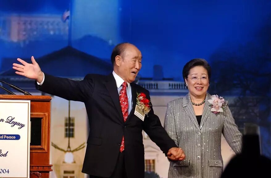 Мун Сон Мён и Хан Хак Джа Мун

