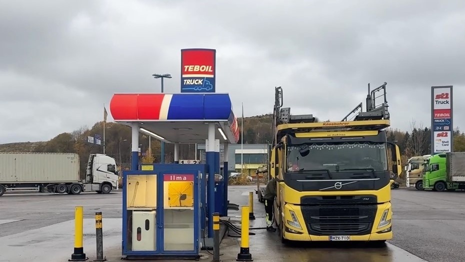 Автор фото: is.fi. Автозаправочная станция Teboil в Финляндии. Снимок с видео.