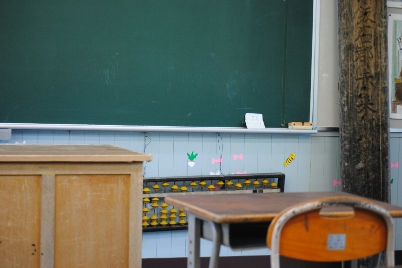 Учителя Омской области получают самые низкие зарплаты в Сибири — Росстат