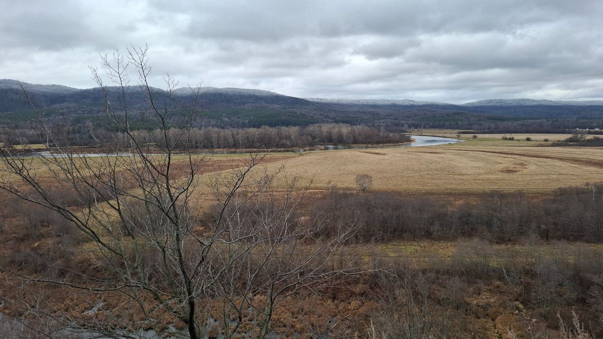 Долина реки Юрюзань, это левый приток реки Уфа протяженностью 404 километра. Глубина Юрюзани - до трех метров 