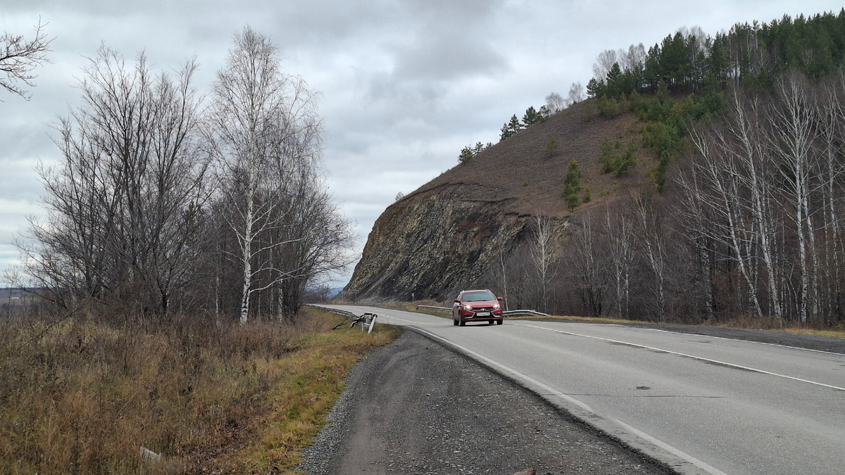 Геологический разрез Ахуново — объект геопарка «Янган-Тау» в Салаватском районе Республики Башкортостан. Представлен коренными выходами горных пород, вскрытых придорожными выемками. Состоит из двух разрозненных обнажений