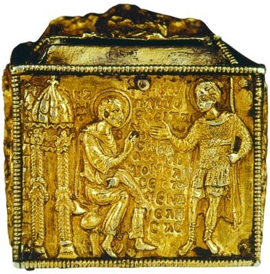    Вмч. Димитрий благославляет мч. Нестора. Реликварий-энколпион вмч. Димитрия. 2-я пол. XII в. (мон-рь Ватопед на Афоне). Фото: Открытая православная энциклопедия