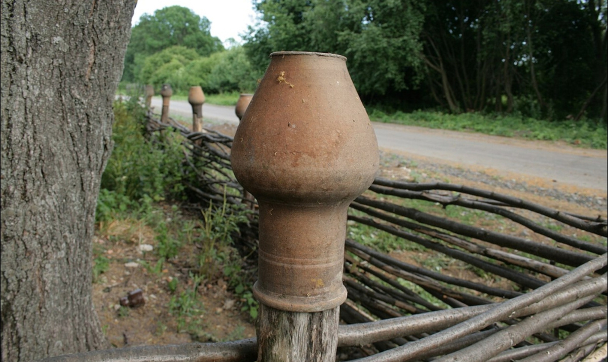 Крынка на заборе. 