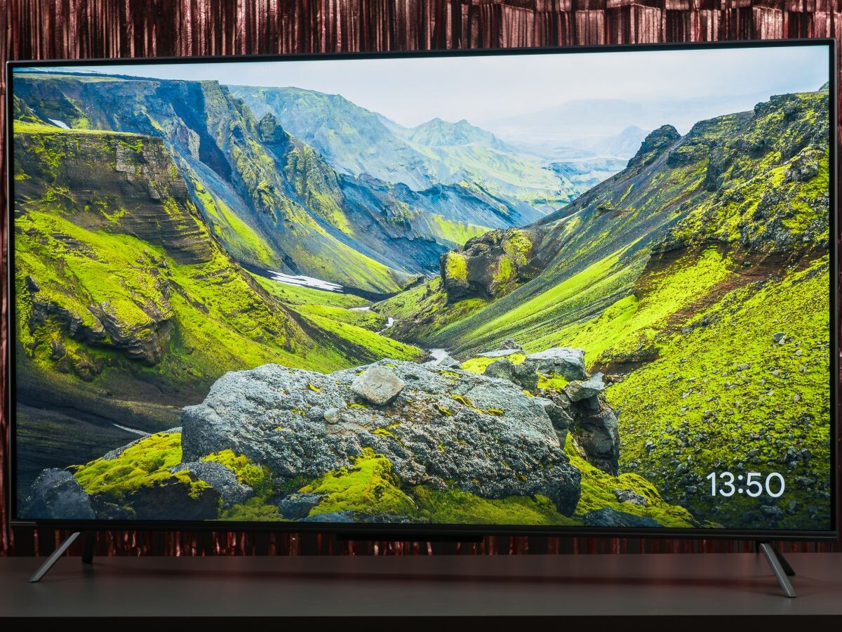    Обзор Harper 55Q970TS: и кино посмотреть, и застольную спеть