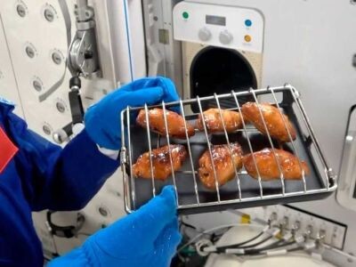    Тайконавты устроили первое в истории космическое барбекю