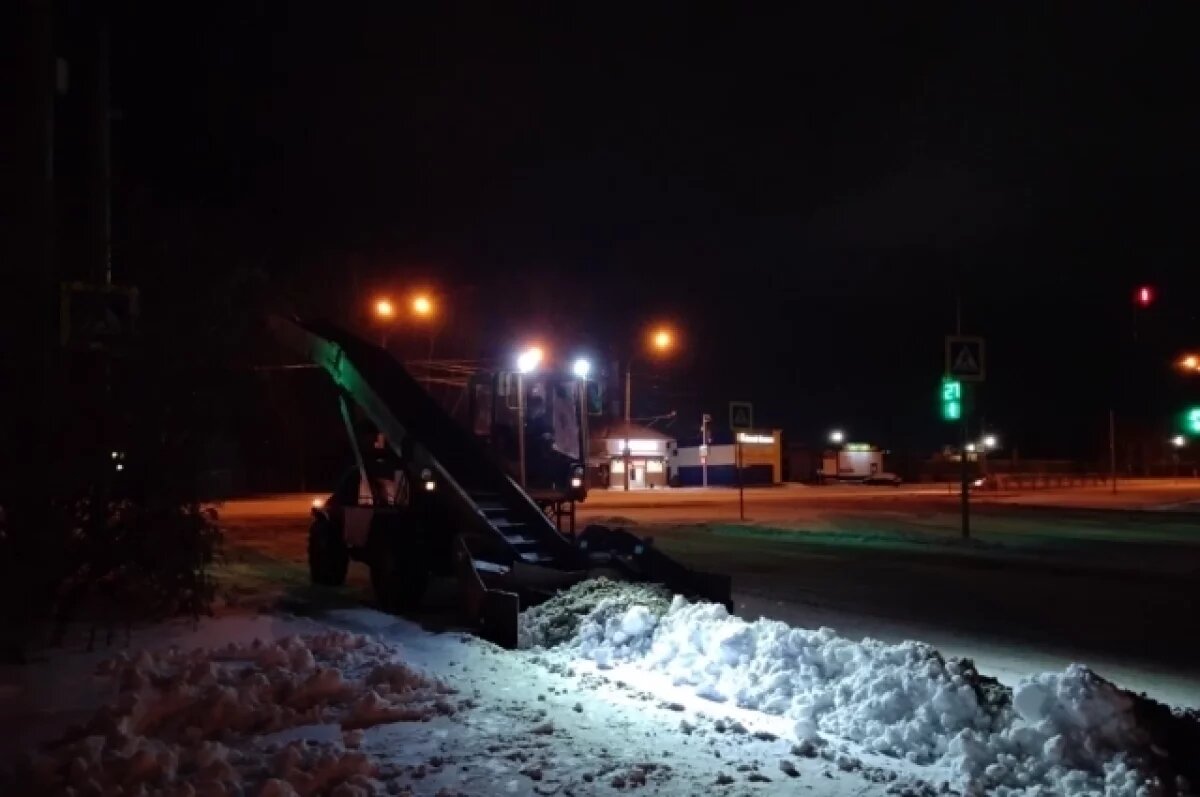    В ночную смену на улицах Барнаула работало 94 единицы спецтехники.