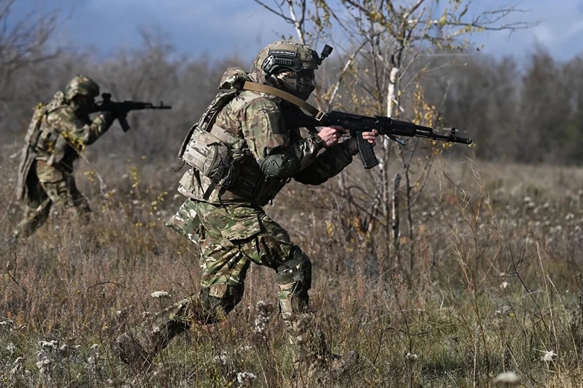    Бойцы ВС РФ.