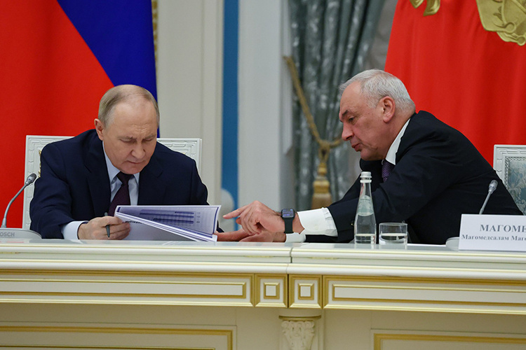    Президент РФ не только объявил Год единства народов, но также много и остро говорил о том, как страну пытаются разрушить извне, нарушив национальный мир и согласие.   
Фото: kremlin.ru