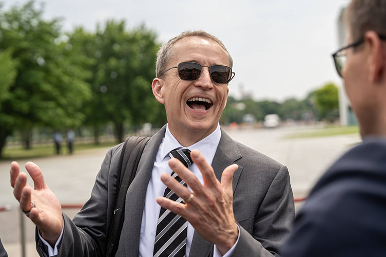    Бывший гендир Intel Патрик Гелсингер запустил свой стартап Gloo для разработки специального ИИ на основе христианских ценностей.   
Фото: © IMAGO/Chris Emil Janssen / www.imago-images.de / www.globallookpress.com