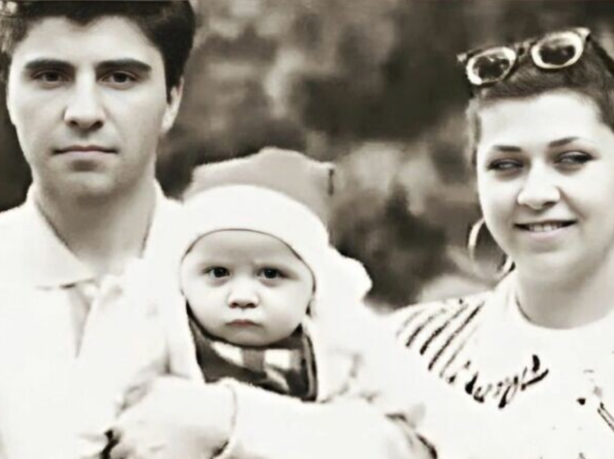 Сосо Павлиашвили, его супруга Нино, и их сын 