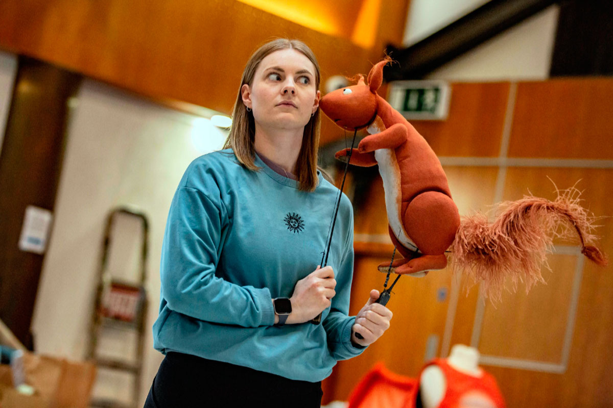 Этот сдвиг — ключевой признак перехода от открытого нарциссизма к скрытому, коллапсированному состоянию